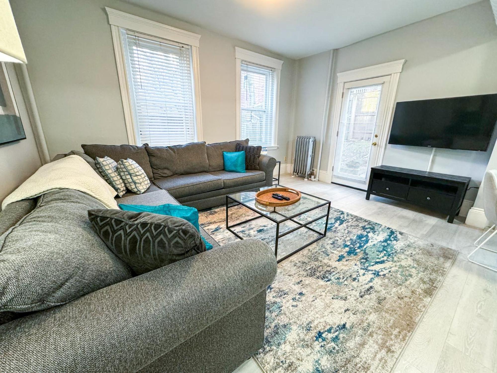 Apartamento Huge,3 Bed,2Bath,Public Transport,Boston,Sleeps 9 Brookline Exterior foto